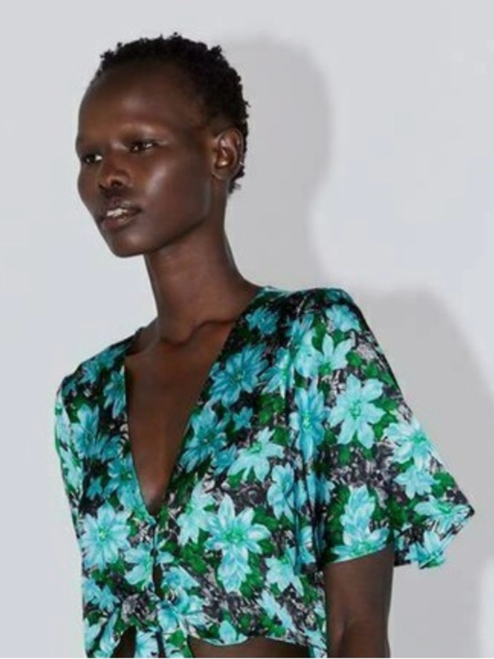 Zara Floral V-Neck Tie-Front Crop Top - Green Floral Size M